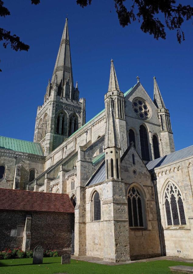 Purchases Restaurant & Accommodation Chichester Exterior photo