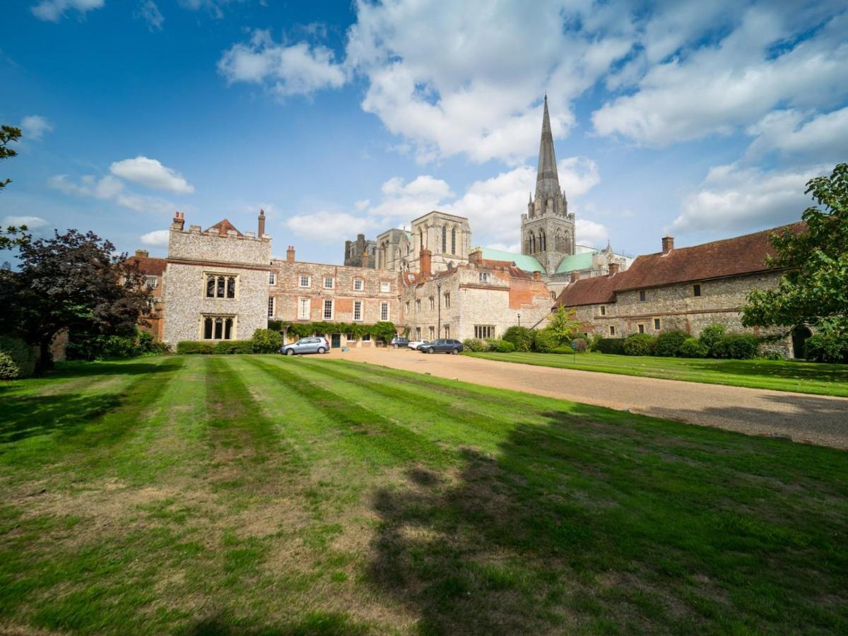 Purchases Restaurant & Accommodation Chichester Exterior photo
